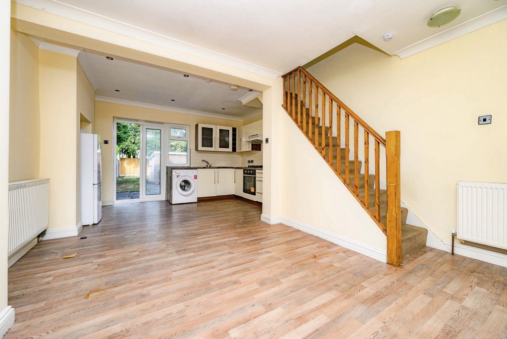 Property photo 2 of 10 Pbox-Img.Jpg