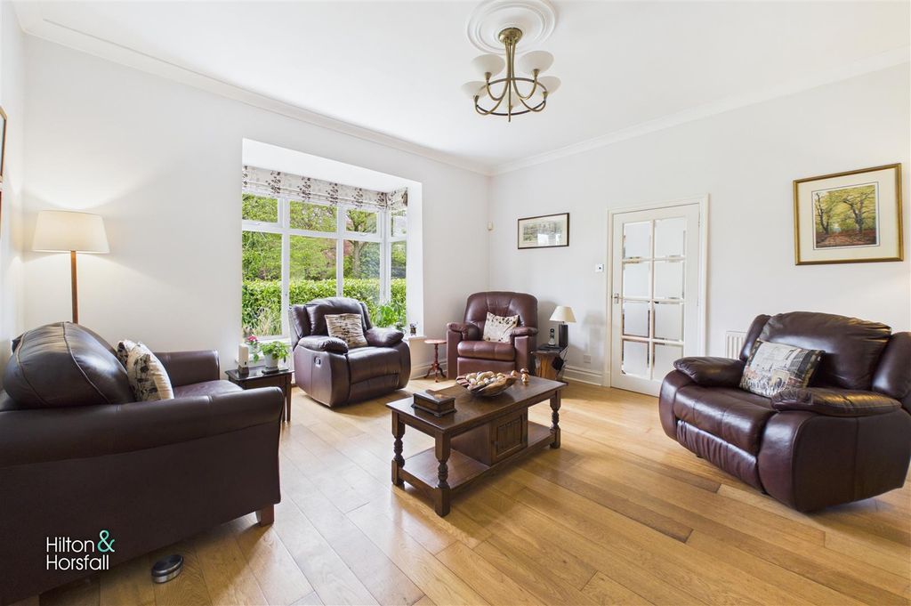 Property photo 2 of 32 Barnoldswick Road