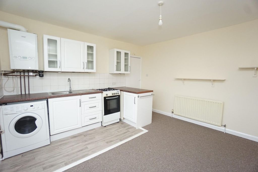 Property photo 3 of 8 Kitchen