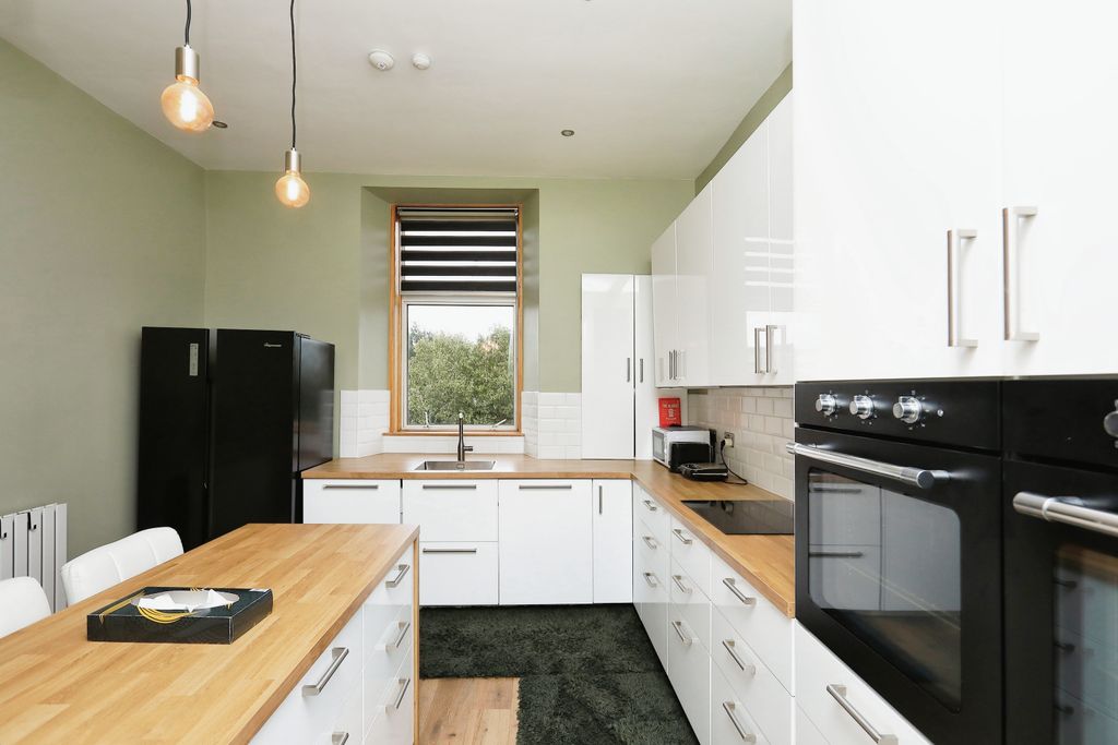 Property photo 1 of 17 Kitchen