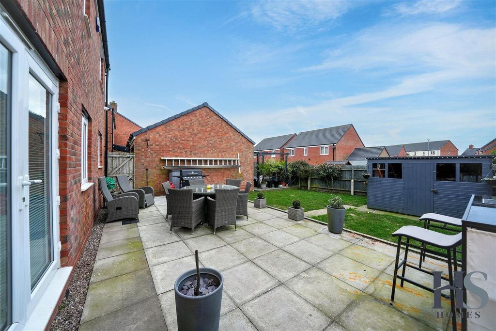 Property photo 3 of 33 Outside .Jpg