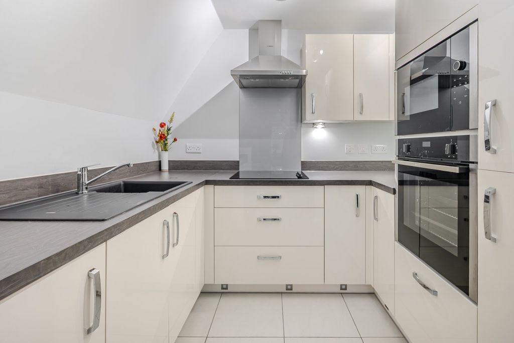 Property photo 2 of 13 Picture No. 10