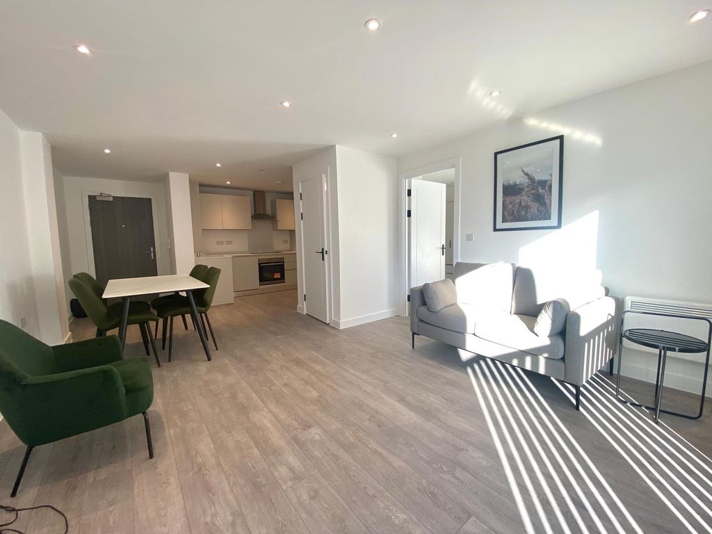 Property photo 1 of 9 Modern And Furnished Apartment In Digbeth