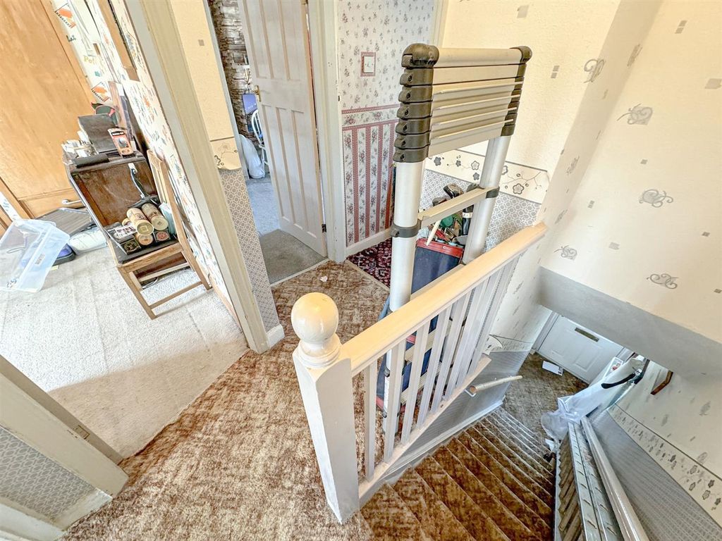 Property photo 2 of 13 Landing.Jpg