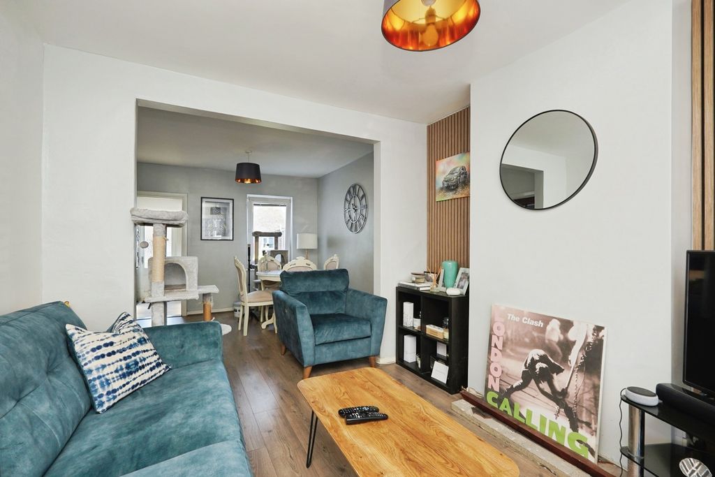 Property photo 3 of 18 Pbox-Img.Jpg