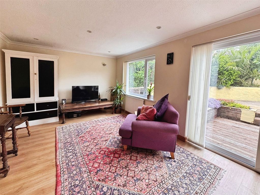 Property photo 2 of 17 Picture No. 16