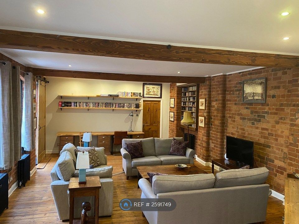Property photo 1 of 11 Lounge