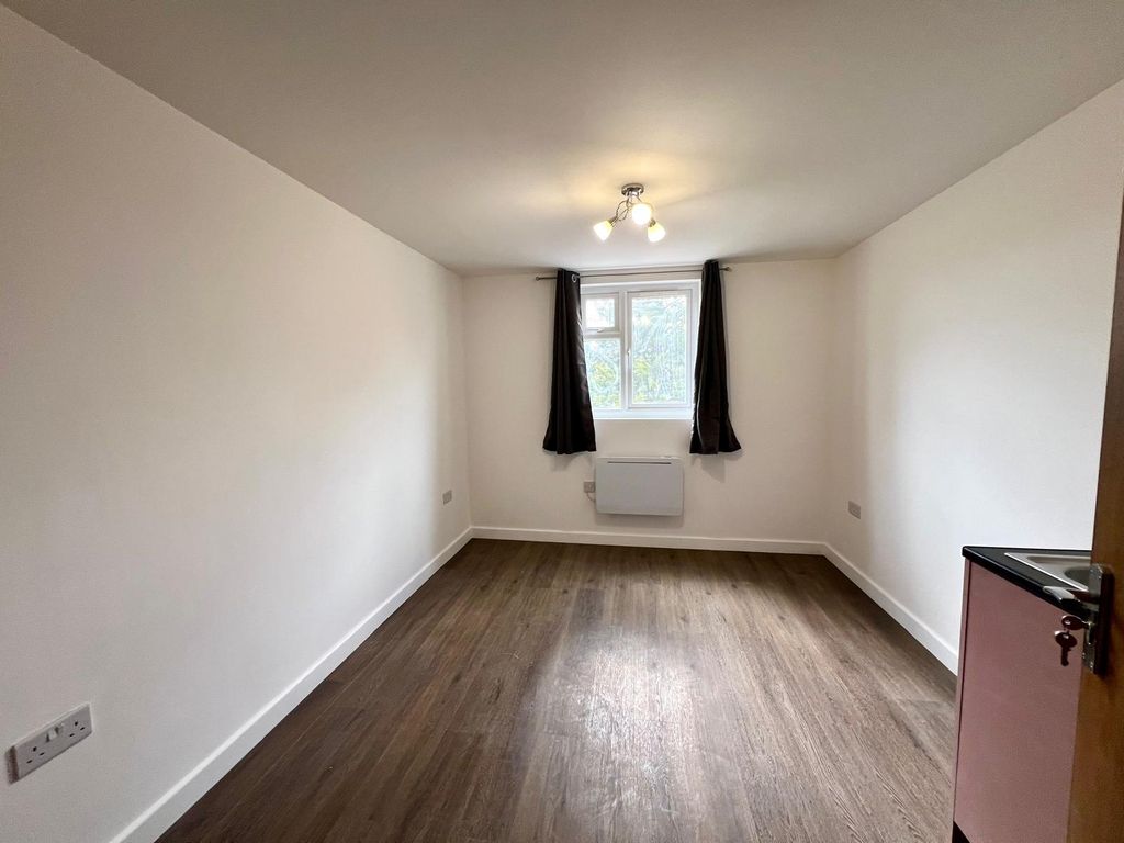 Property photo 3 of 31