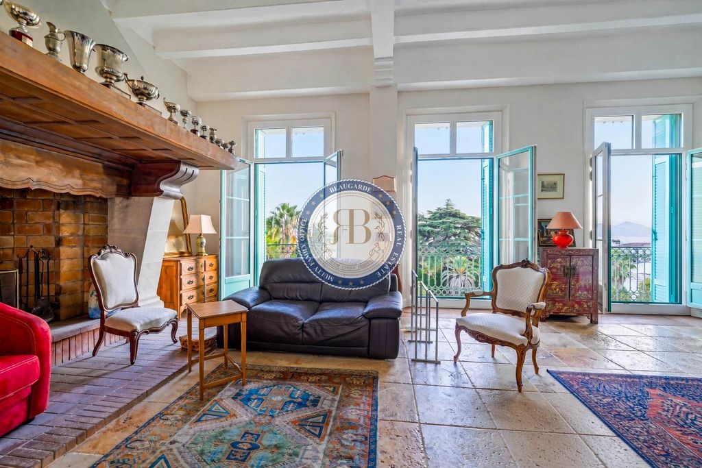 Property photo 1 of 10 Sublime 271 Sq.m 5-Bedroom Bourgeois Apartment In An Exceptional Cannes Palace — Grand Volumes &amp; Sea View
