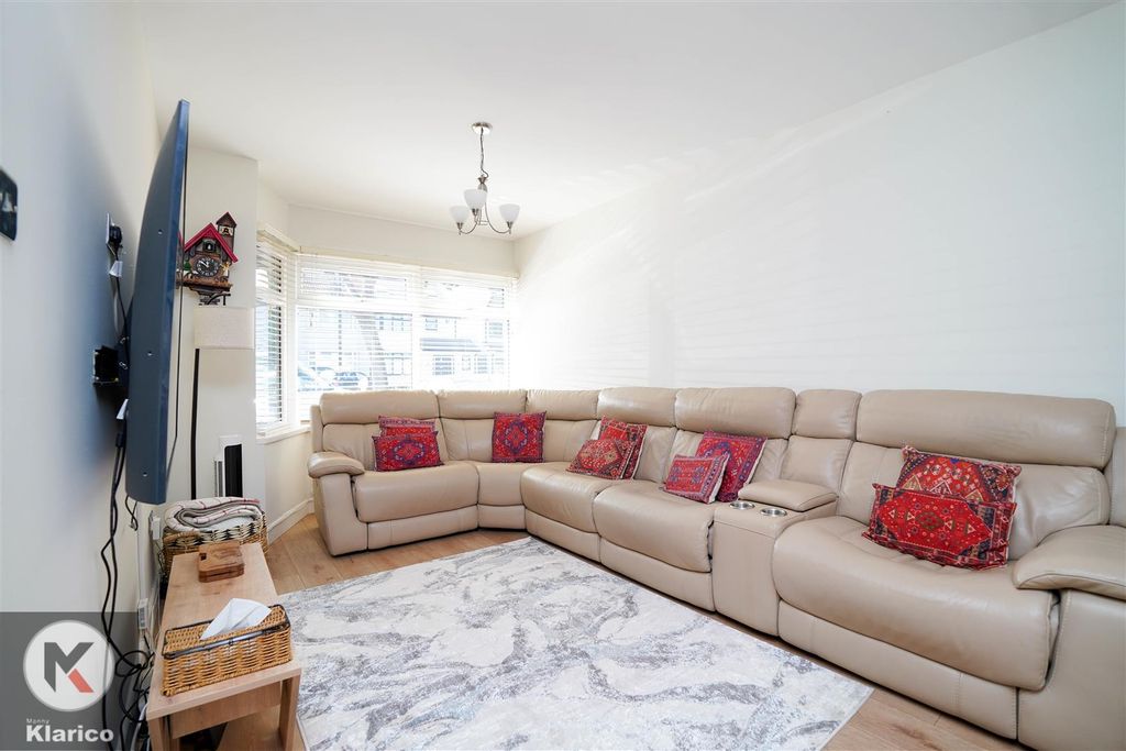 Property photo 2 of 21 Photo-16.Jpg