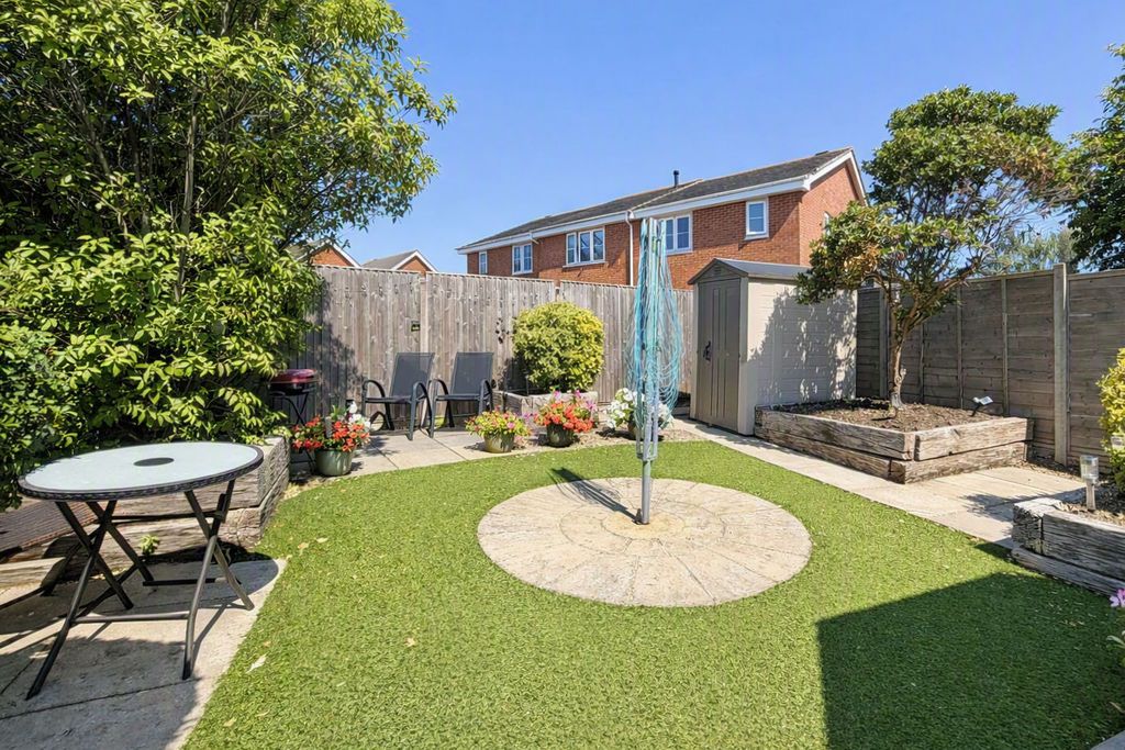 Property photo 2 of 21 Garden