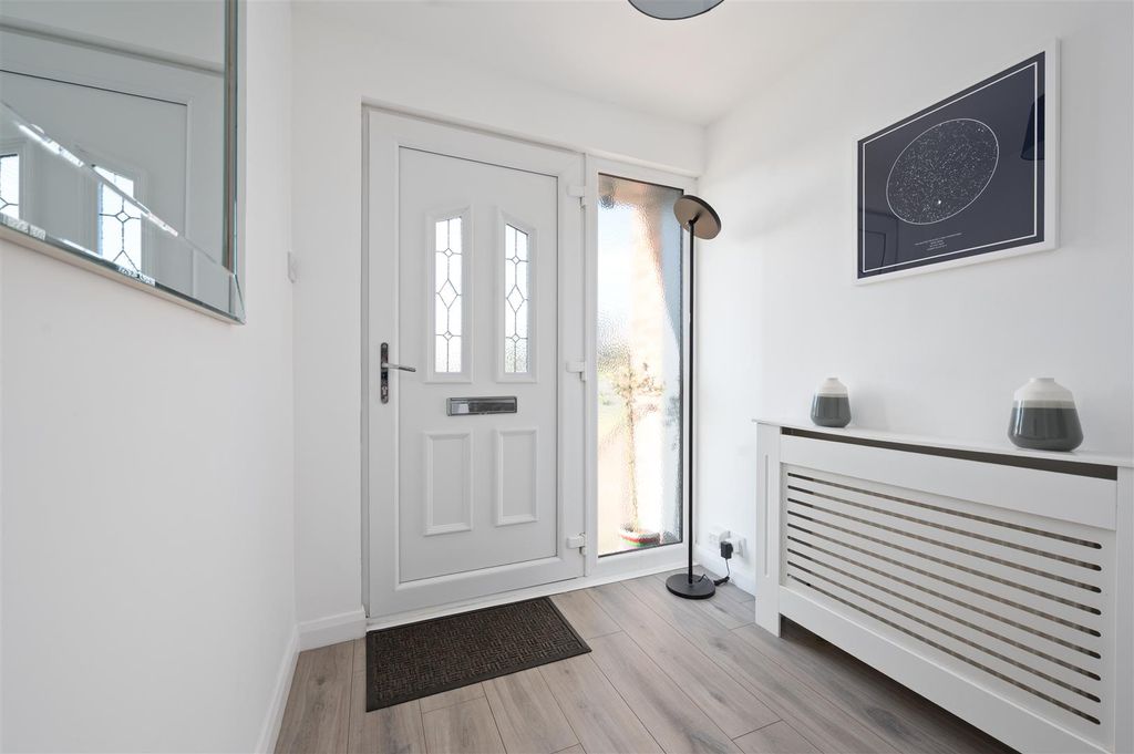 Property photo 3 of 26 12Poplargrove005.Jpg