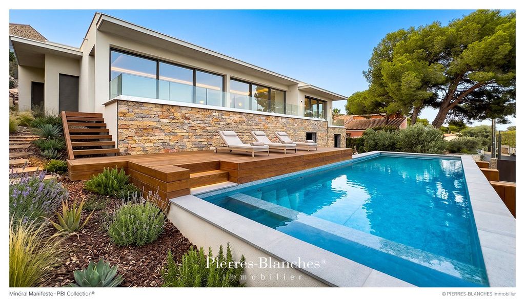 Property photo 1 of 10 Villa