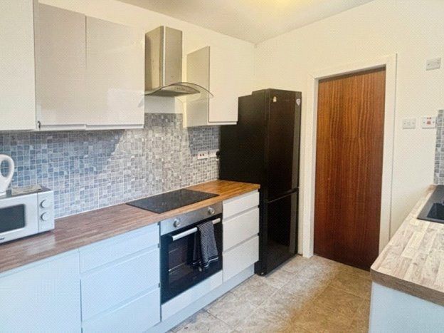 Property photo 3 of 7 Kitchen