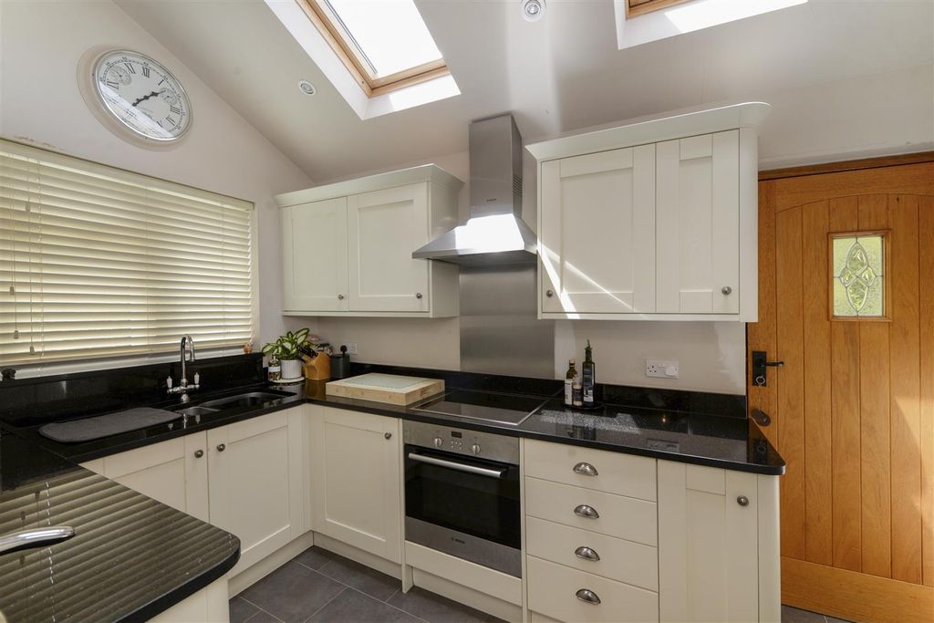 Property photo 2 of 18 05.Jpg