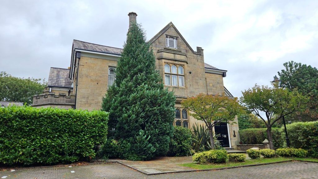 Property photo 1 of 32 1