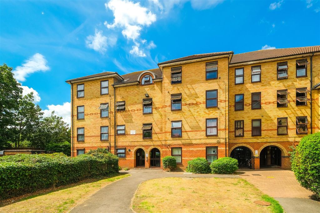 Property photo 1 of 16 61 Latchingdon Court-15.Jpg