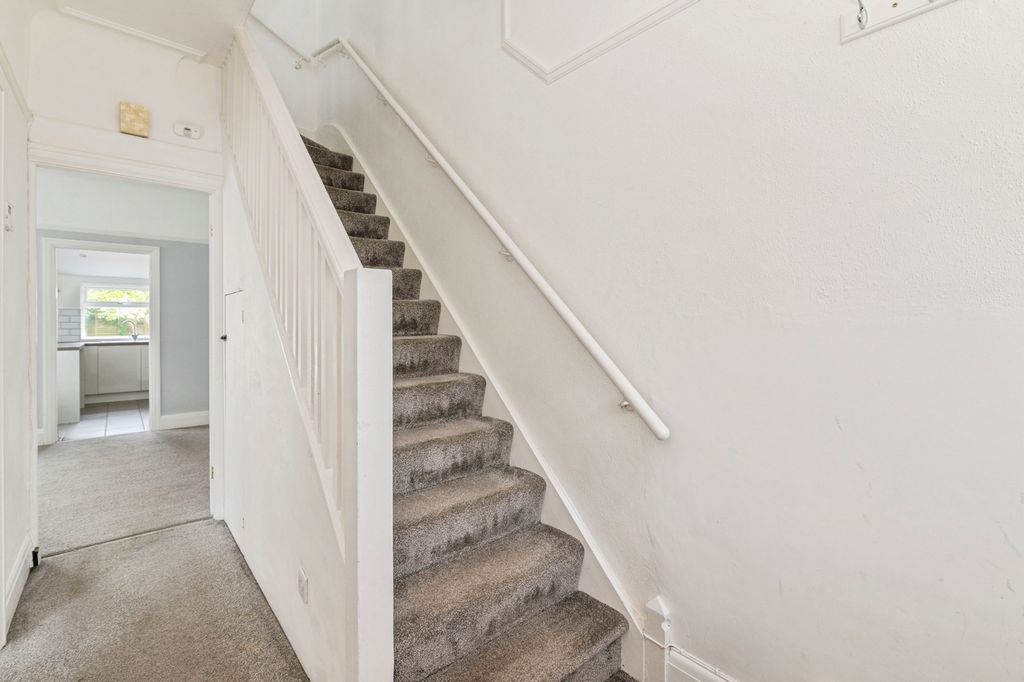 Property photo 2 of 20 Entrance Hall
