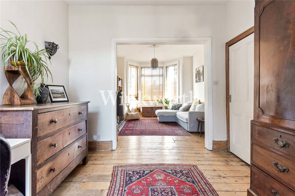 Property photo 2 of 29 Picture No. 12