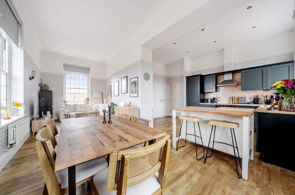 Property photo 2 of 14 1512980-9-6Aa2B53...