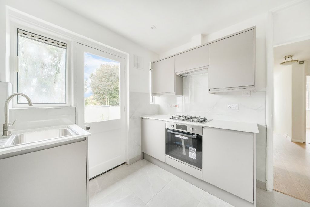 Property photo 2 of 9 Picture No. 10