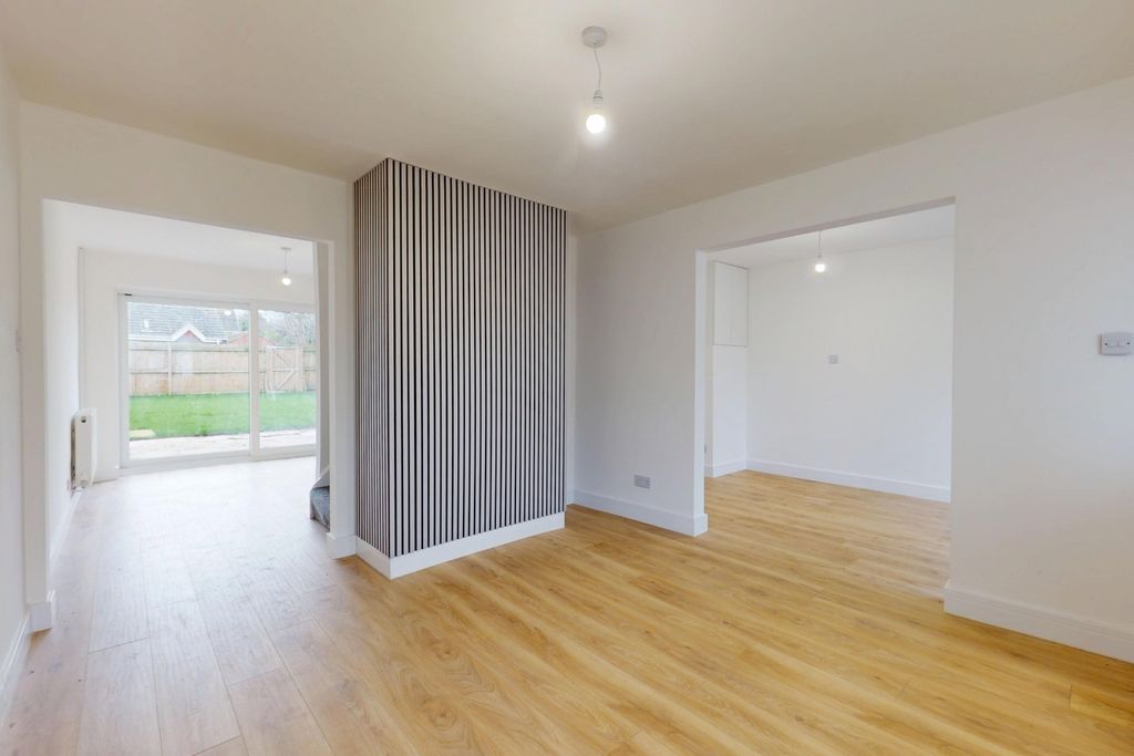 Property photo 3 of 24 4962162