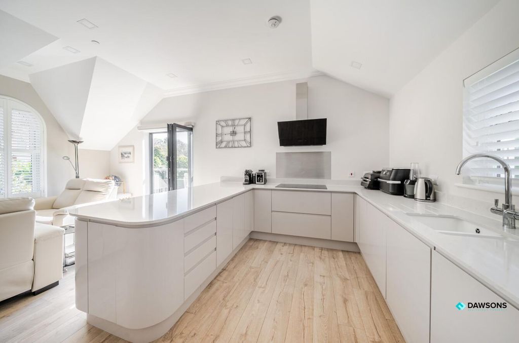 Property photo 3 of 19 792A68A3-B34B-43d8-B432-F6E680333989.Jpg