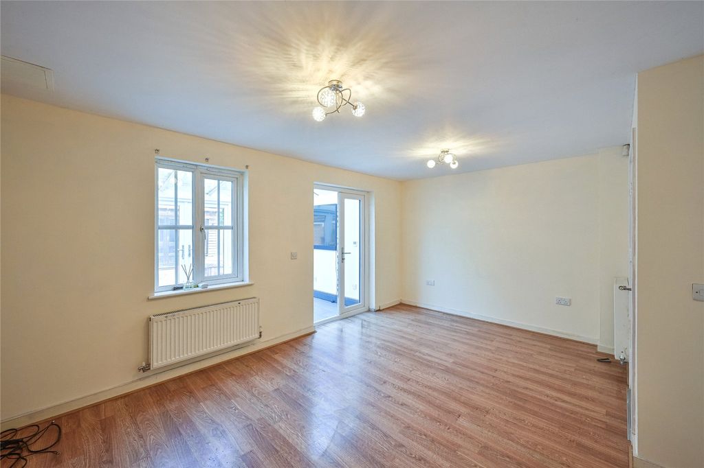 Property photo 3 of 25 Picture No. 02