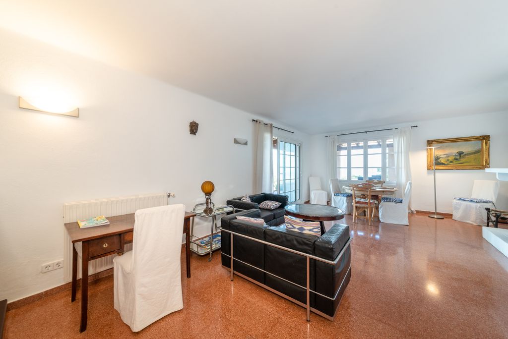 Property photo 3 of 28 06.Jpg