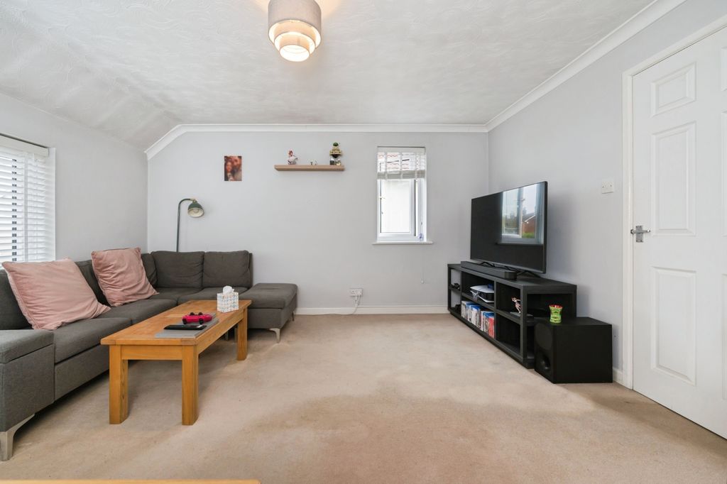 Property photo 3 of 21