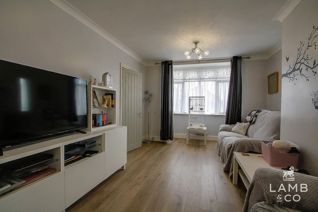 Property photo 3 of 12
