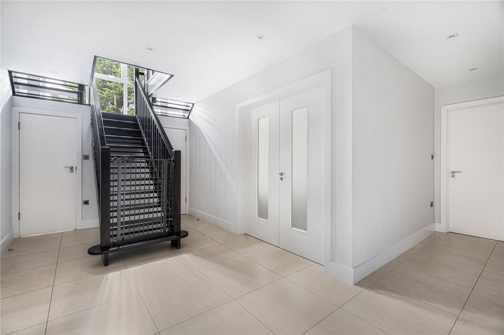 Property photo 2 of 29 Picture No. 33