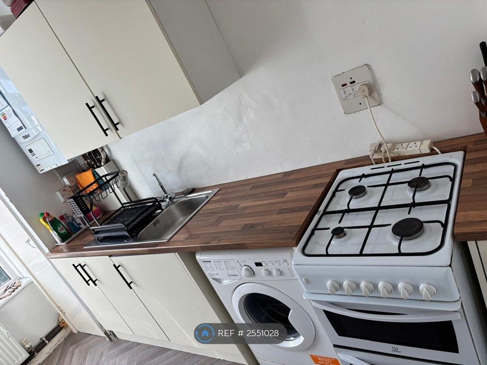 Property photo 2 of 10 Kitchen