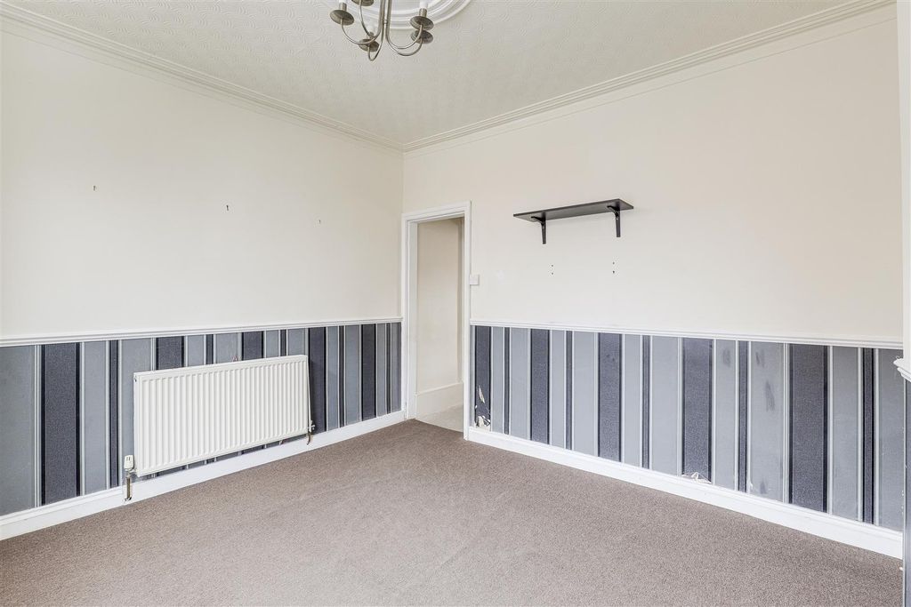 Property photo 3 of 13 3823.Jpg