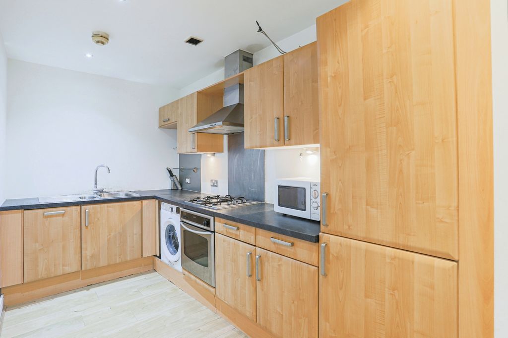 Property photo 2 of 9 Kitchen