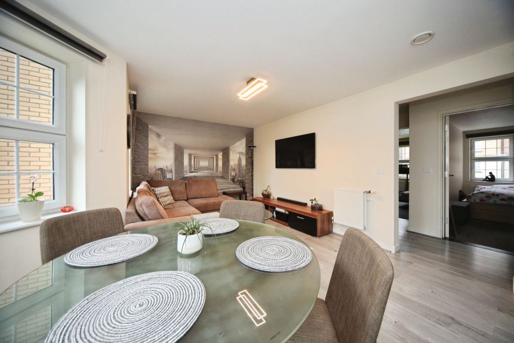 Property photo 3 of 18