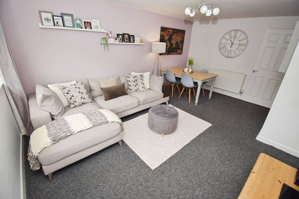 Property photo 2 of 18 Living Room