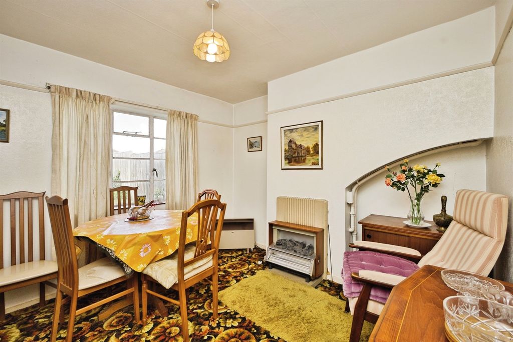 Property photo 3 of 13