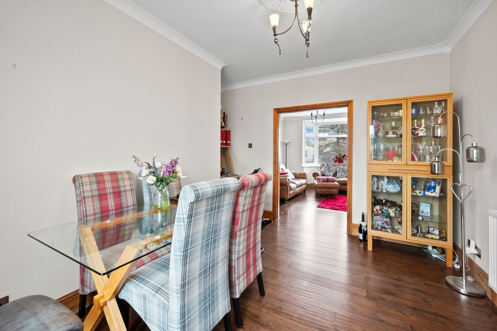 Property photo 3 of 33