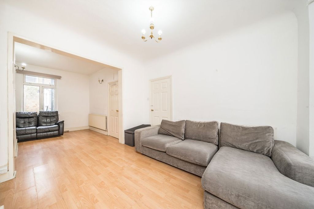 Property photo 2 of 6