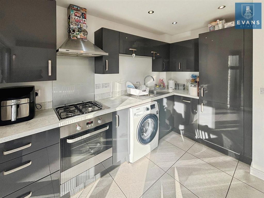 Property photo 2 of 16 Kitchen
