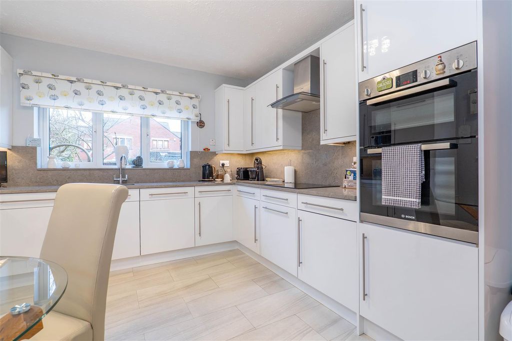 Property photo 3 of 30 Kitchen/Diner