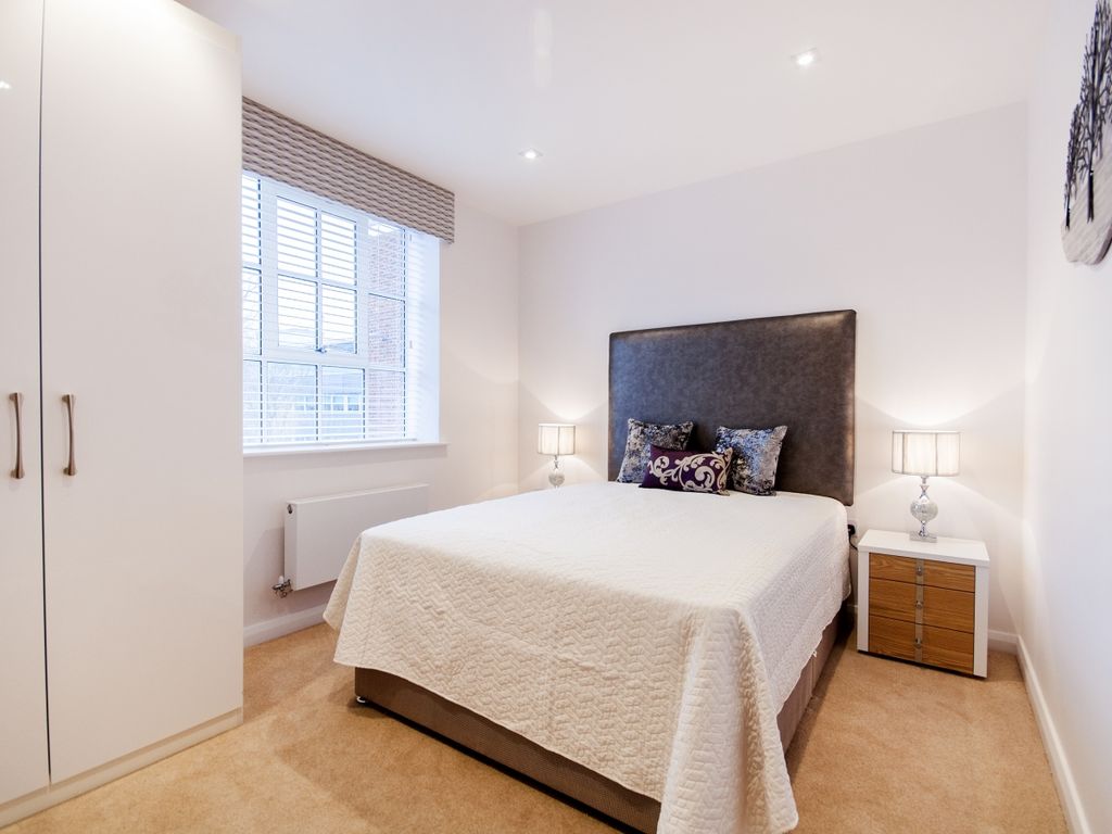 Property photo 3 of 8 Bedroom2