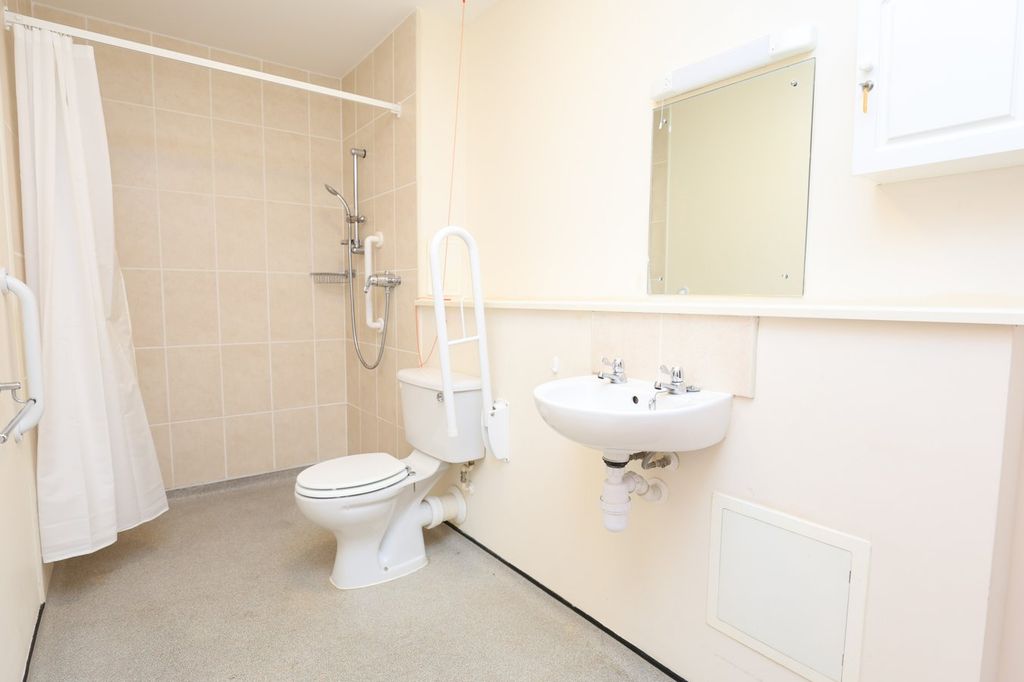 Property photo 3 of 11 Wet Room