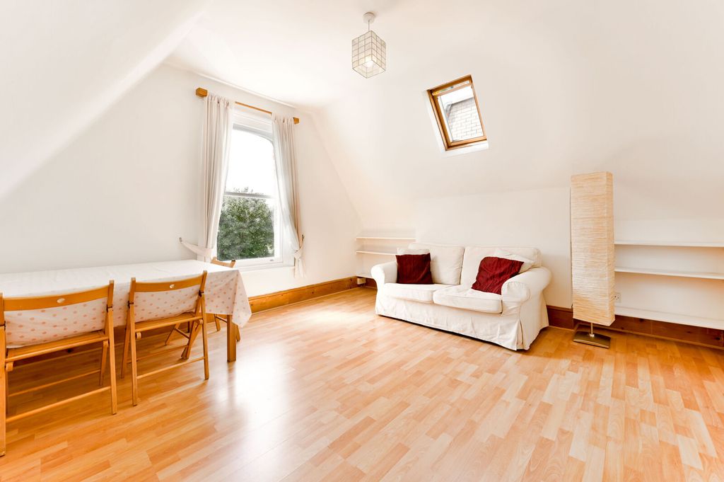 Property photo 2 of 8