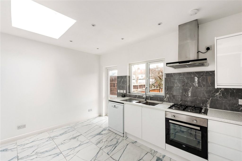 Property photo 2 of 15 Picture No. 05