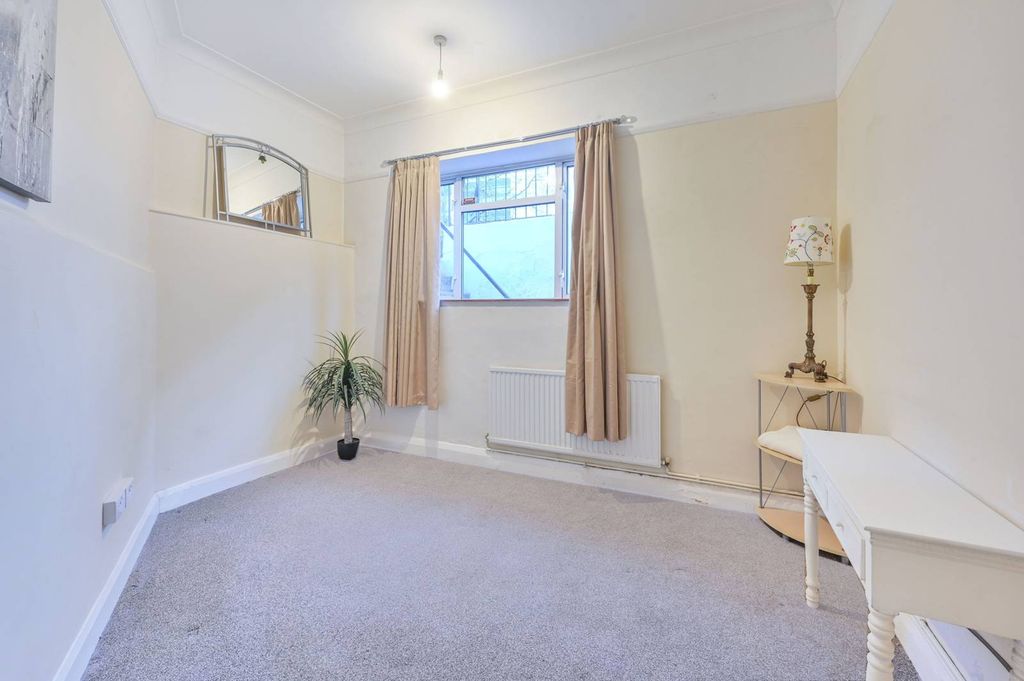 Property photo 3 of 8