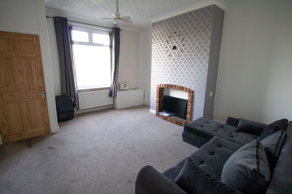 Property photo 3 of 13 Lounge