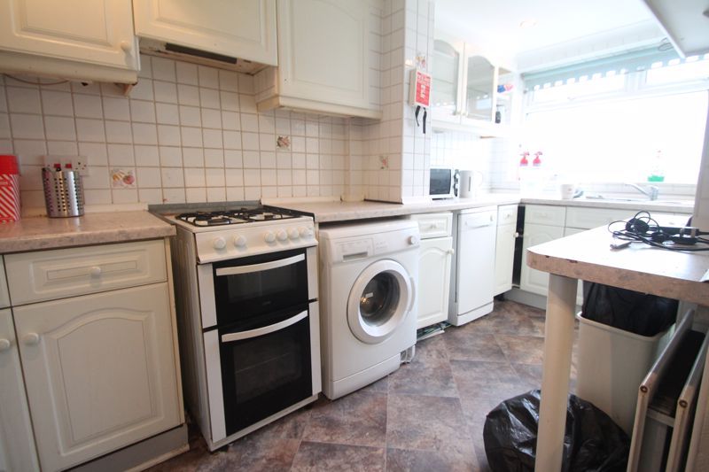 Property photo 1 of 9 Photo 4