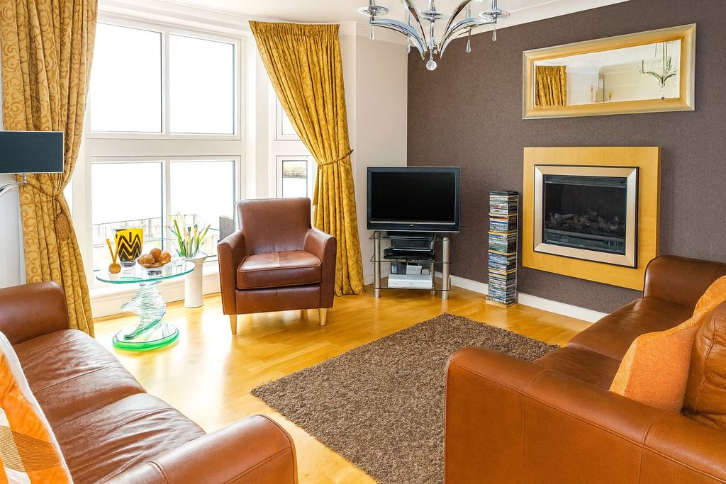 Property photo 2 of 8 Picture No. 14